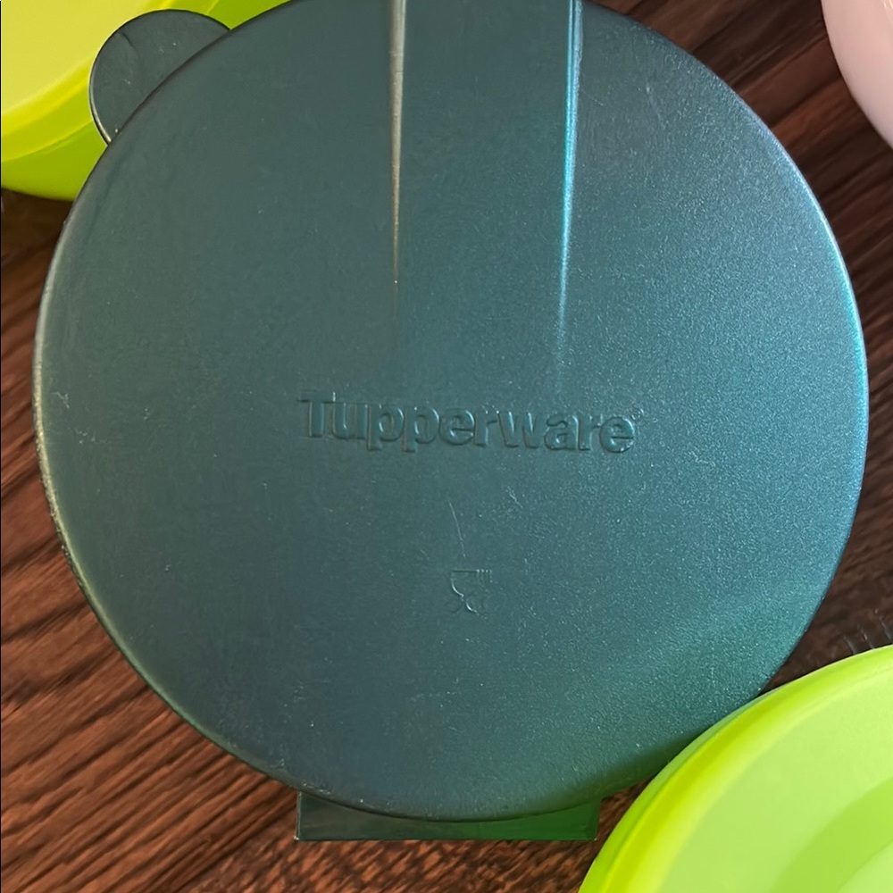 Tupperware Vegetable Storage - Picture 2 of 7